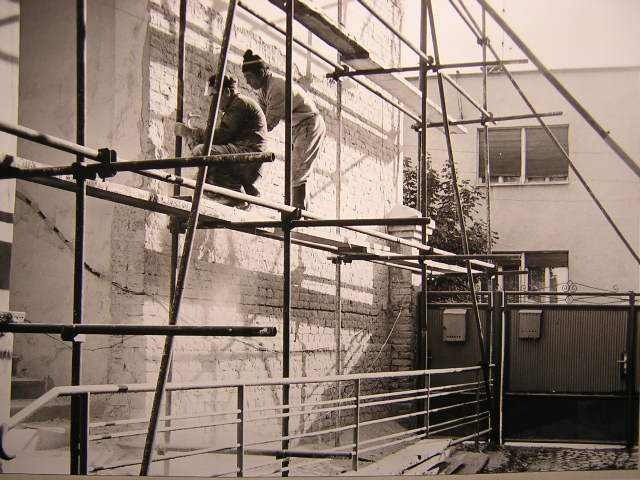 Oprava rybárskeho domu - 70te roky-133